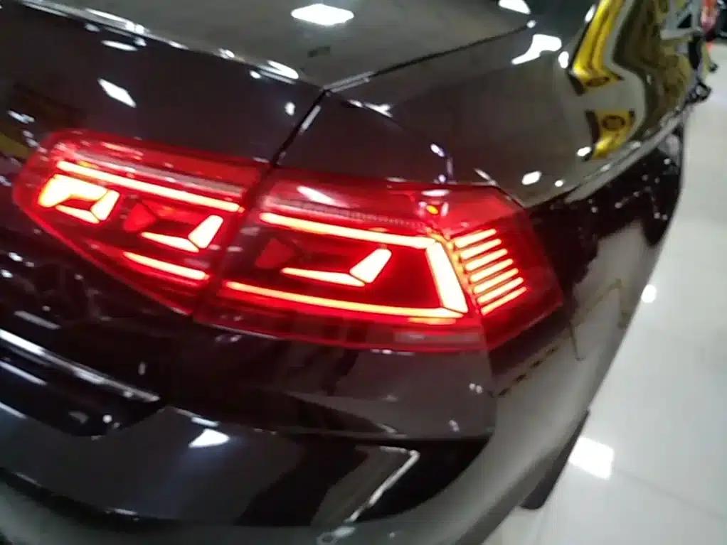 2020 Volkswagen Passat GTE Plug-in Hybrid GTE Luxury Edition — миниатюра 8