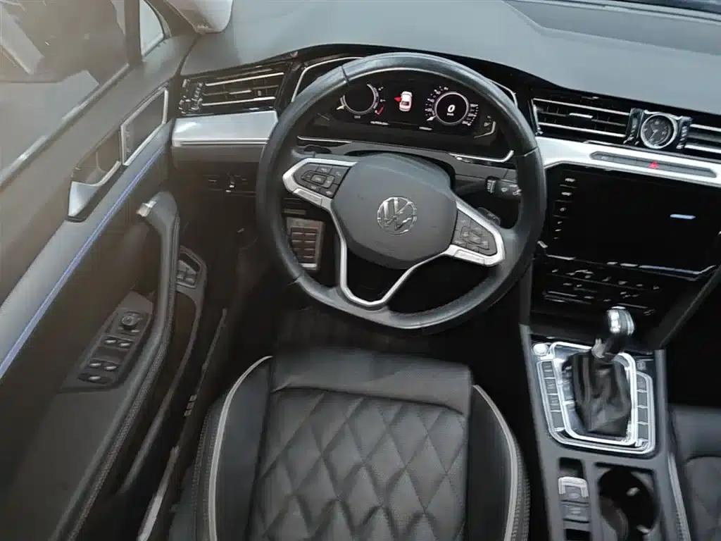 2022 Volkswagen Passat GTE Plug-in Hybrid GTE Luxury Model — миниатюра 11