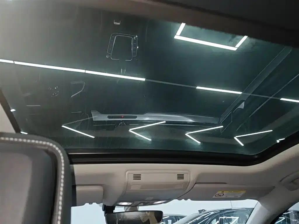 2022 Volkswagen Passat GTE Plug-in Hybrid GTE Luxury Model — миниатюра 18