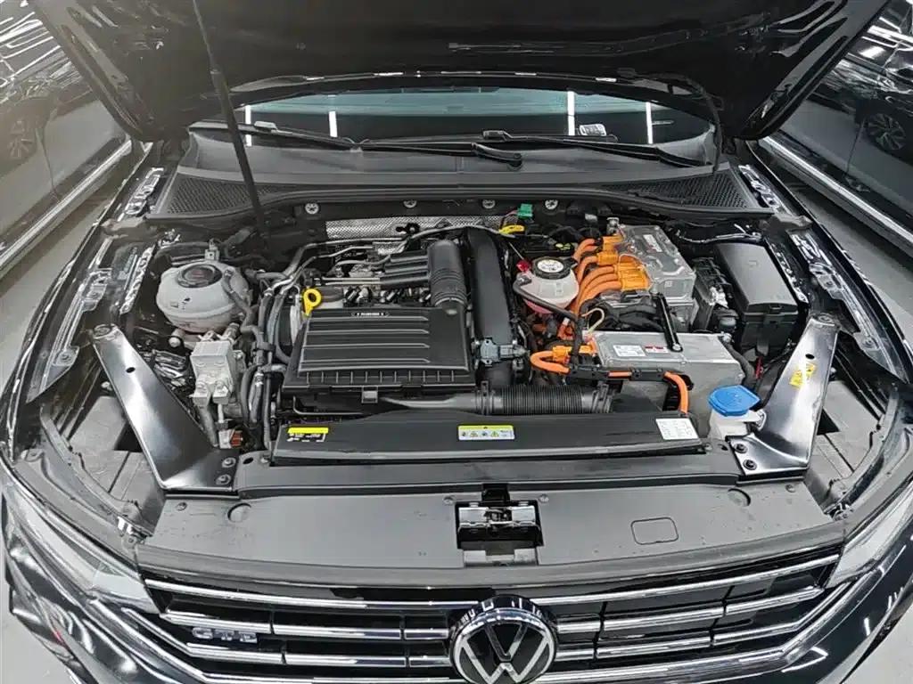 2022 Volkswagen Passat GTE Plug-in Hybrid GTE Luxury Model — миниатюра 20