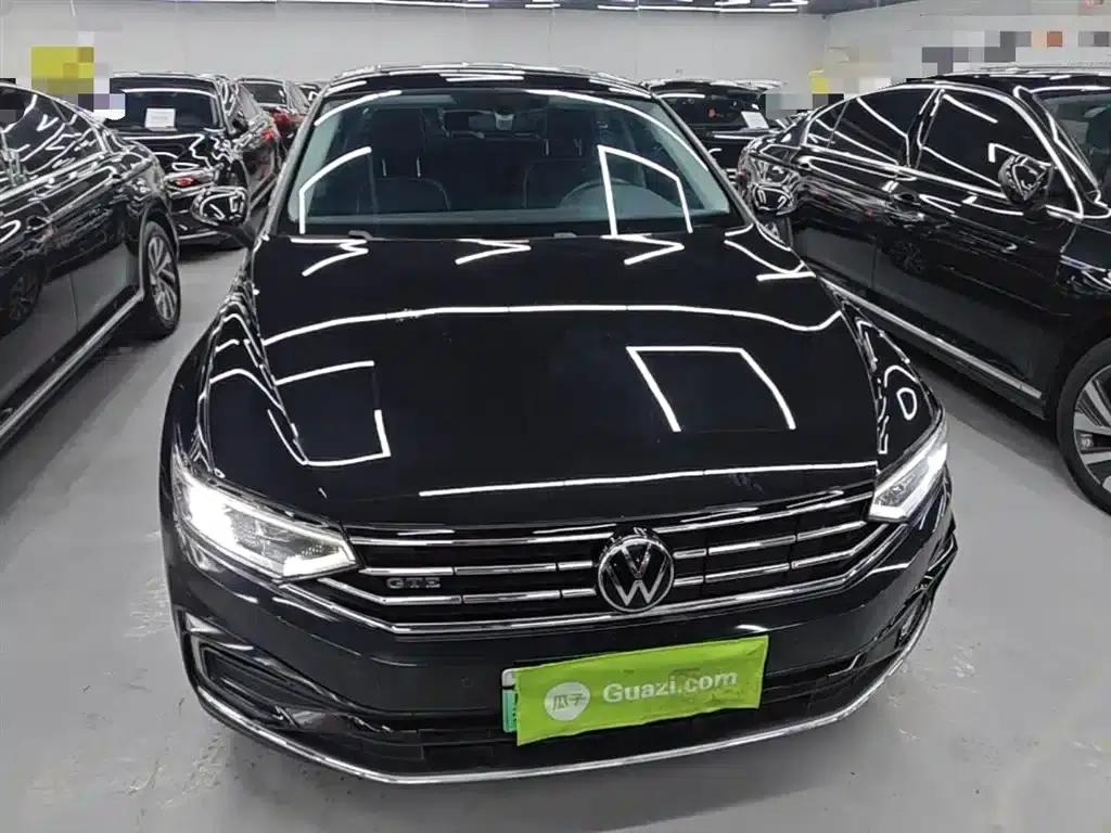 2022 Volkswagen Passat GTE Plug-in Hybrid GTE Luxury Model — миниатюра 3