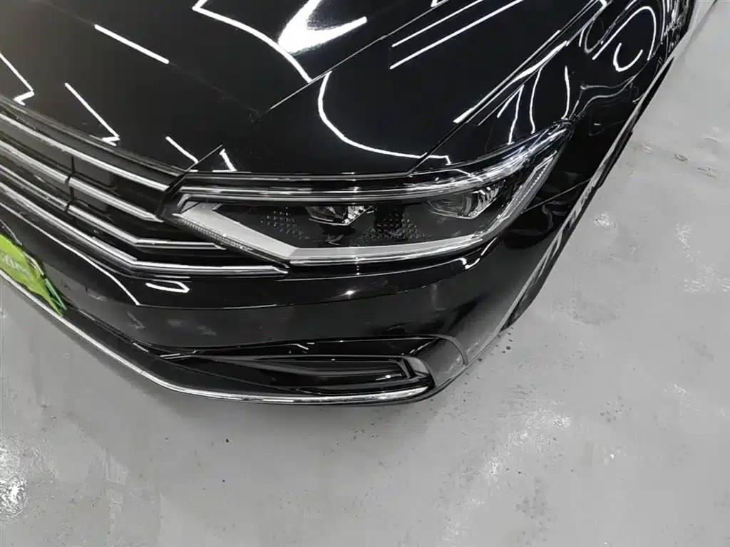 2022 Volkswagen Passat GTE Plug-in Hybrid GTE Luxury Model — миниатюра 24