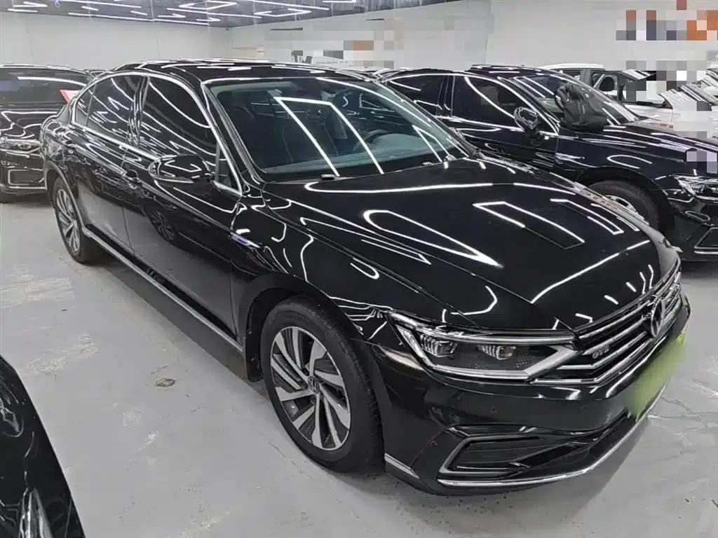 2022 Volkswagen Passat GTE Plug-in Hybrid GTE Luxury Model — миниатюра 4
