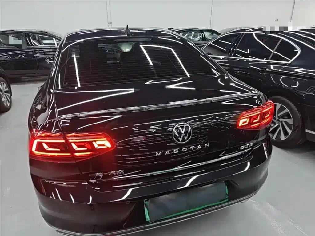 2022 Volkswagen Passat GTE Plug-in Hybrid GTE Luxury Model — миниатюра 6