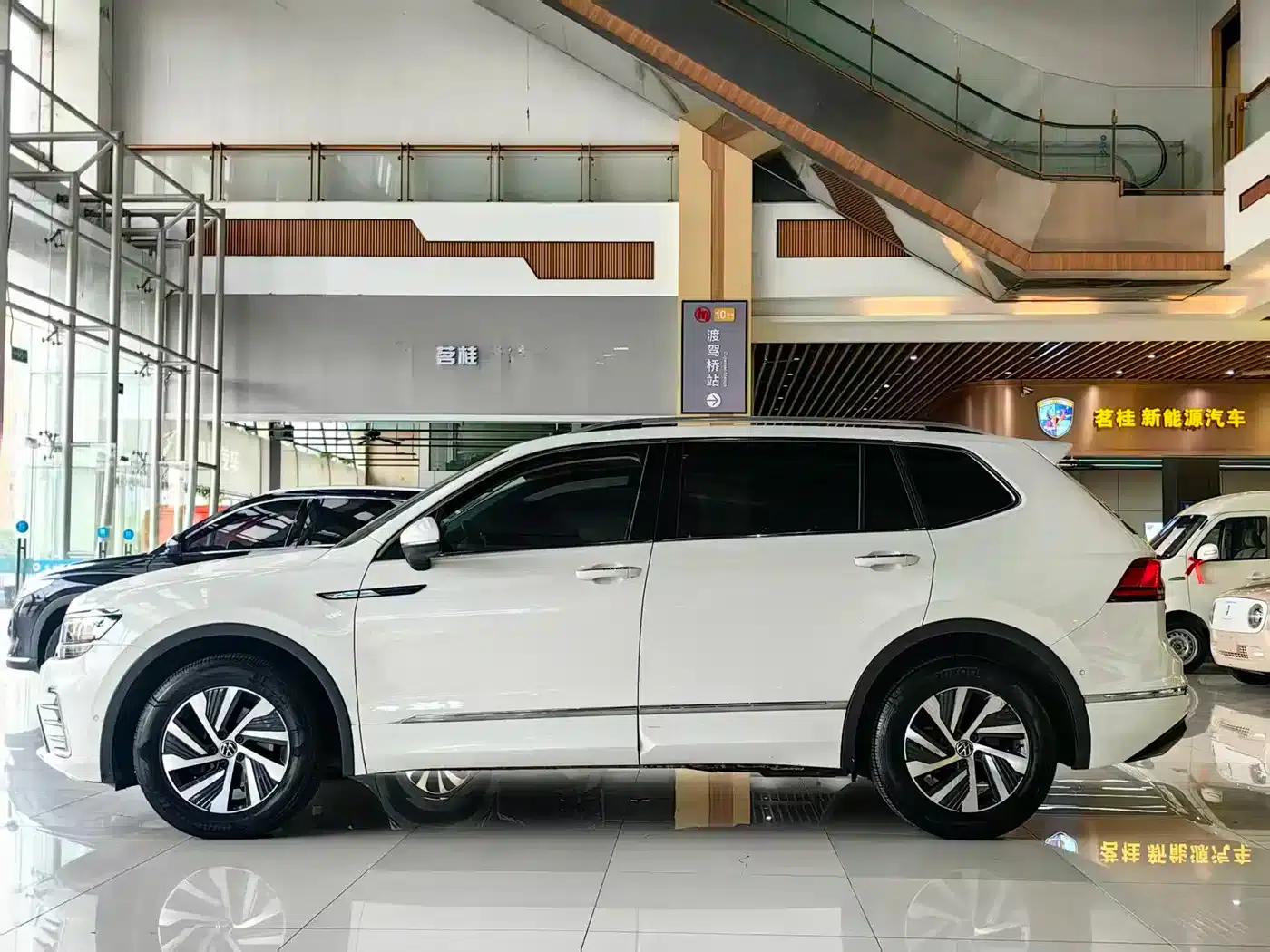 Tiguan L PHEV 2021 430PHEV Plug-in Hybrid Flagship Edition — миниатюра 4