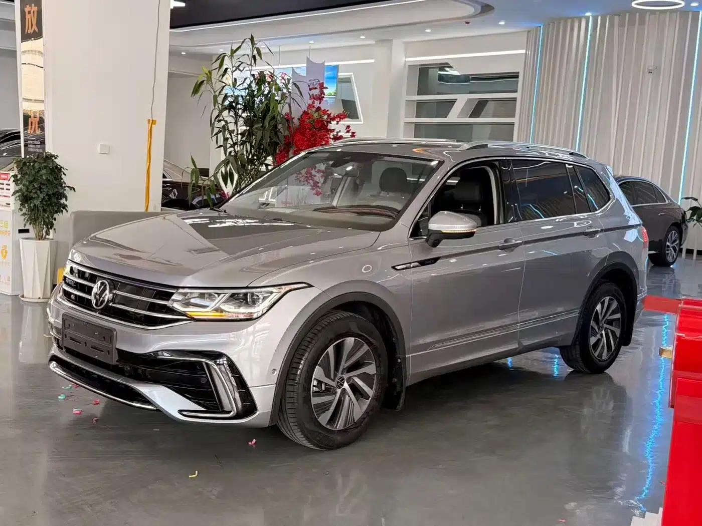 Tiguan L Plug-in Hybrid 2022 430PHEV Plug-in Hybrid Flagship Edition — миниатюра 1