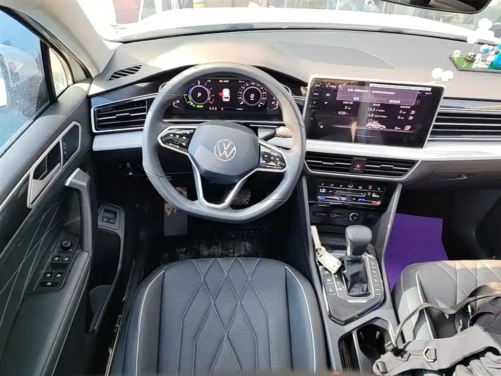 2023 Volkswagen Tiguan L Plug-in Hybrid 430PHEV Premium Edition — миниатюра 11