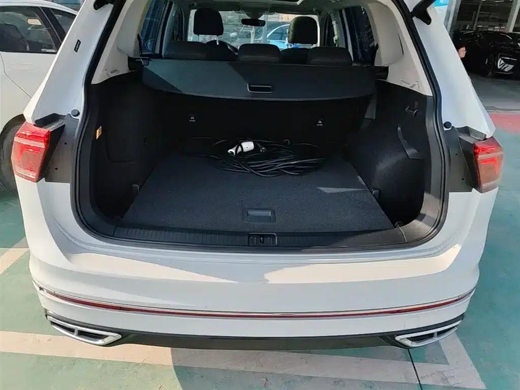 2023 Volkswagen Tiguan L Plug-in Hybrid 430PHEV Premium Edition — миниатюра 18