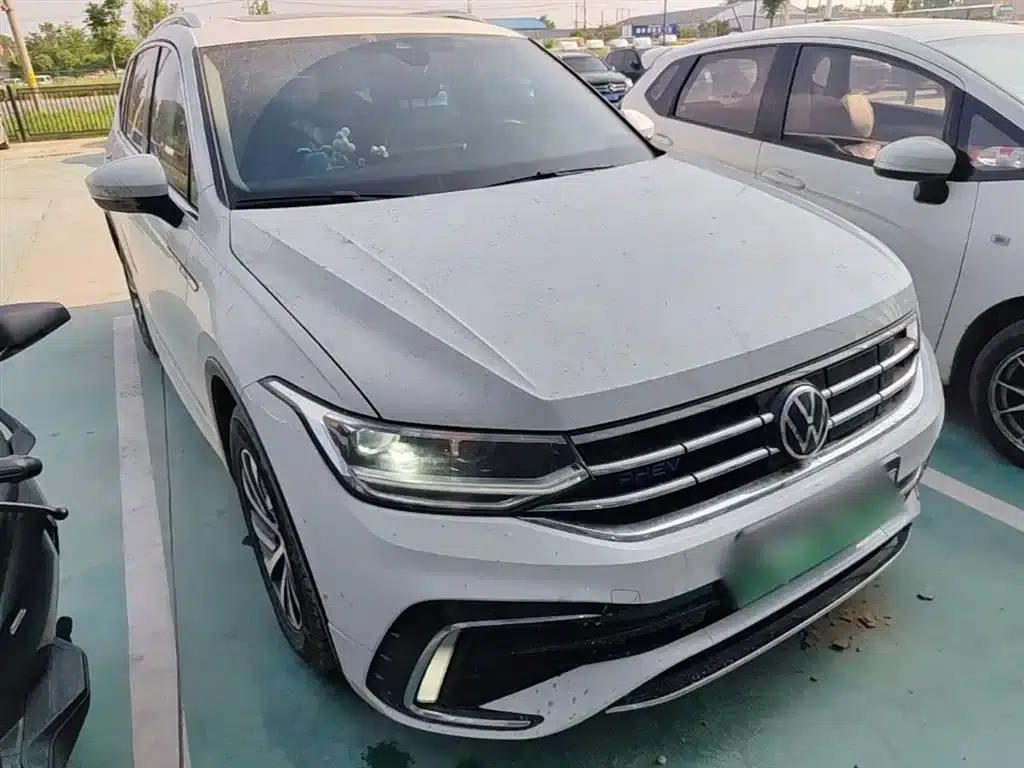 2023 Volkswagen Tiguan L Plug-in Hybrid 430PHEV Premium Edition — миниатюра 4