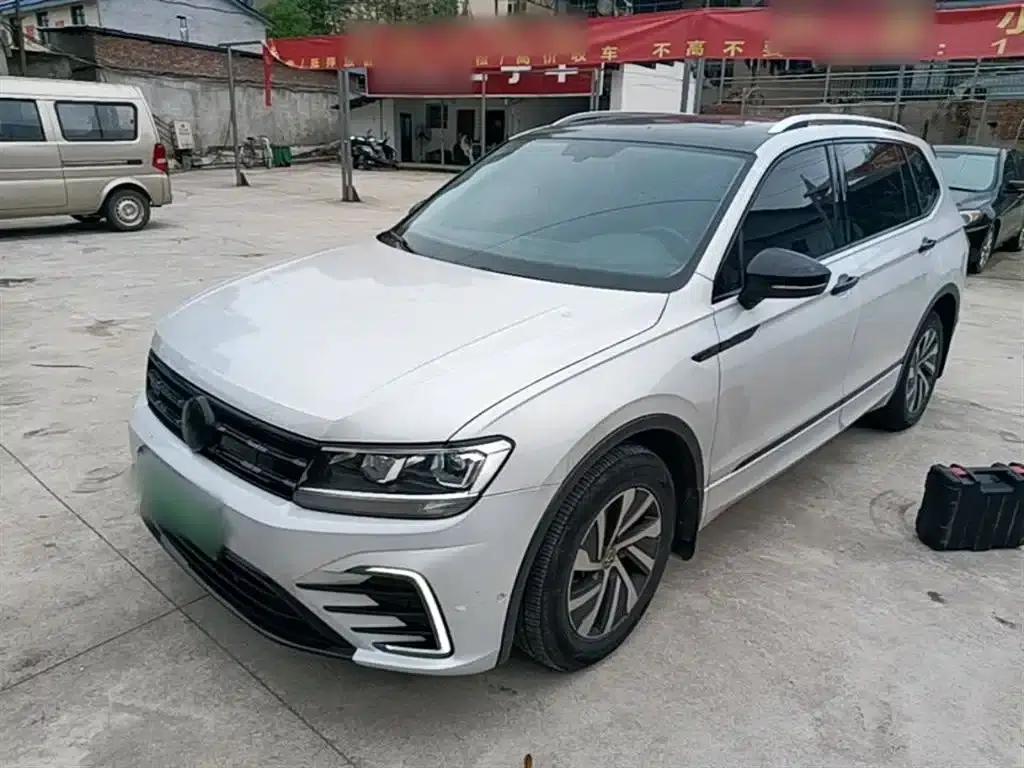2021 Volkswagen Tiguan L Plug-in Hybrid 430PHEV Premium Edition — миниатюра 1