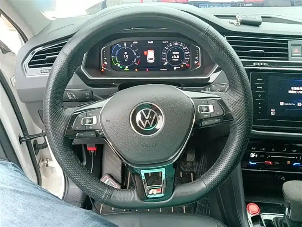 2021 Volkswagen Tiguan L Plug-in Hybrid 430PHEV Premium Edition — миниатюра 11