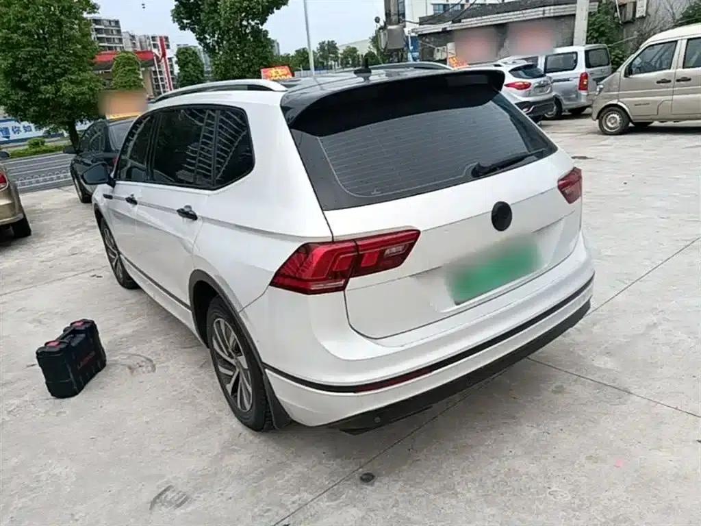 2021 Volkswagen Tiguan L Plug-in Hybrid 430PHEV Premium Edition — миниатюра 5