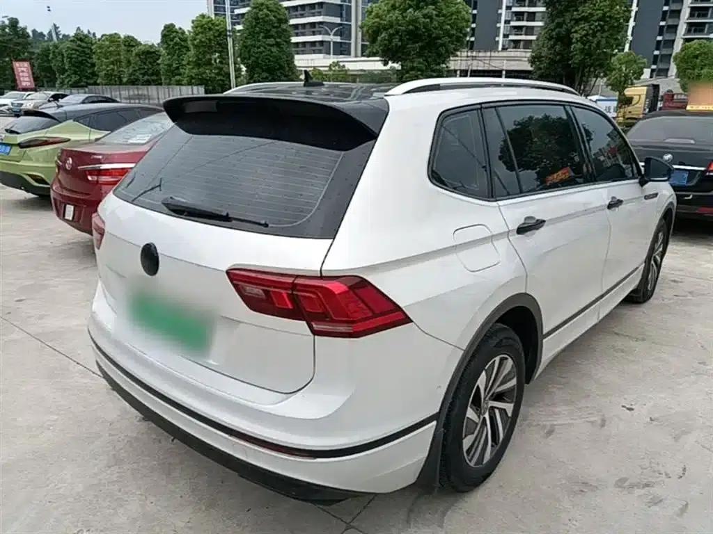 2021 Volkswagen Tiguan L Plug-in Hybrid 430PHEV Premium Edition — миниатюра 7