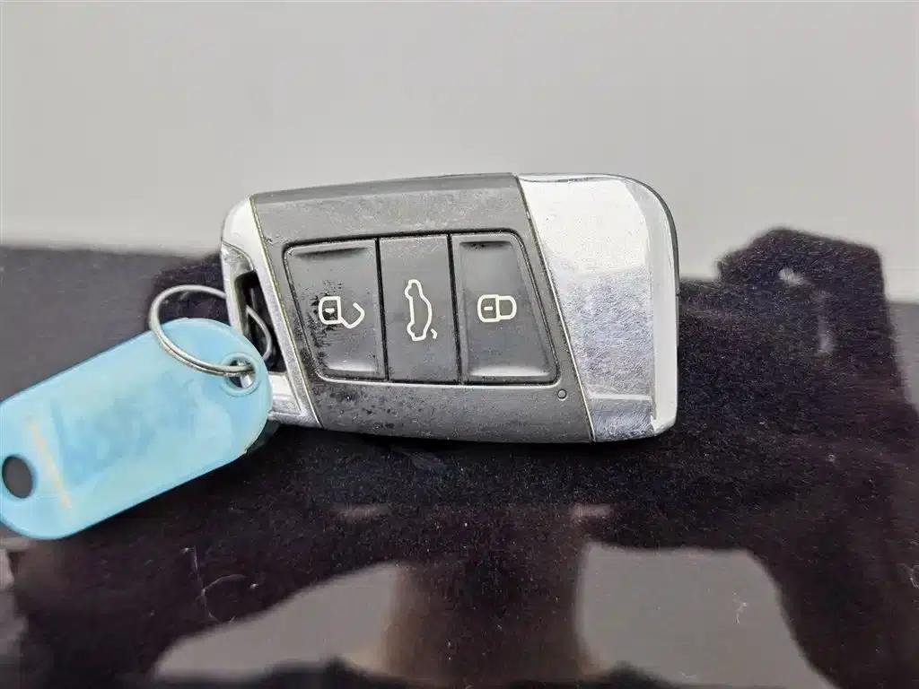 2020 Volkswagen Passat 430PHEV Hybrid Luxury Edition (China VI Emission Standard) — миниатюра 19