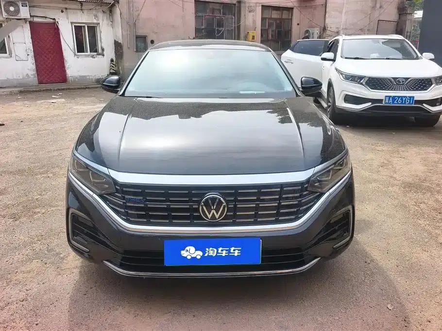 2022 Volkswagen Passat 430PHEV Hybrid Luxury Edition — миниатюра 2