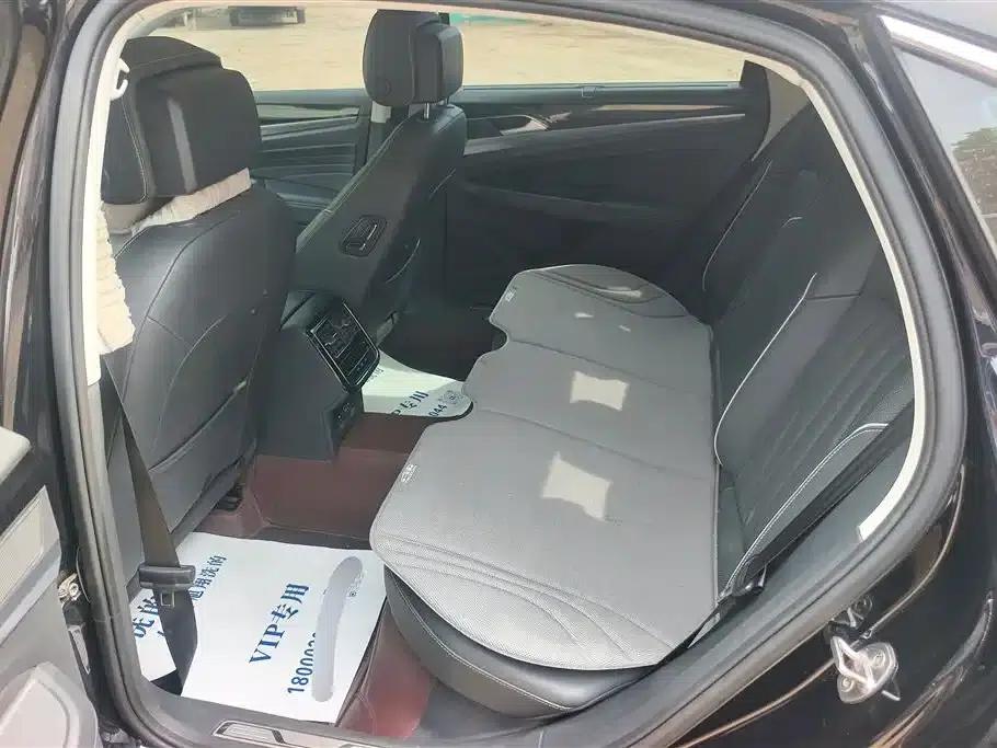 2022 Volkswagen Passat 430PHEV Hybrid Luxury Edition — миниатюра 11