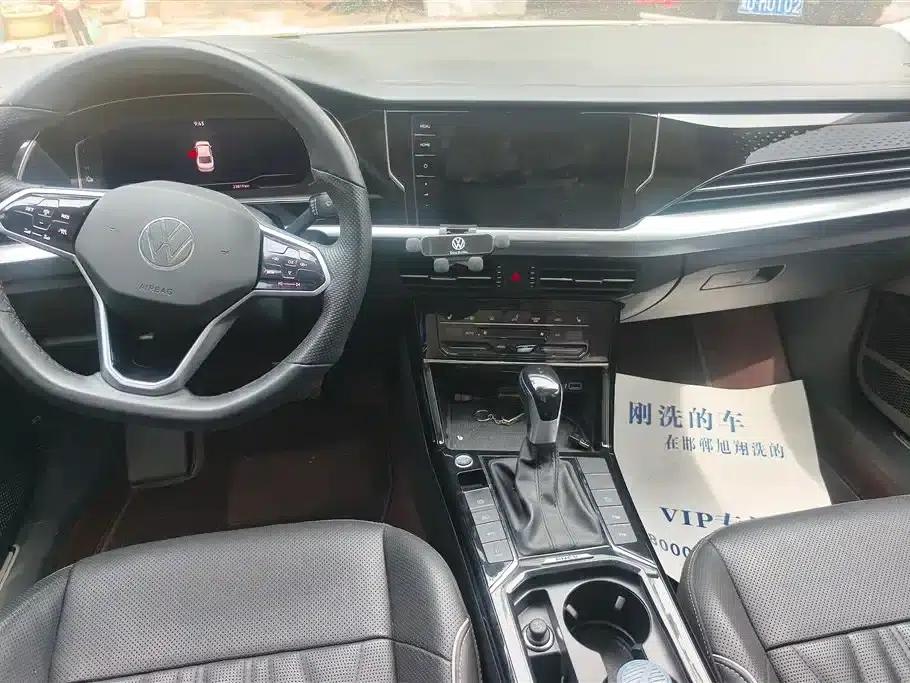 2022 Volkswagen Passat 430PHEV Hybrid Luxury Edition — миниатюра 12