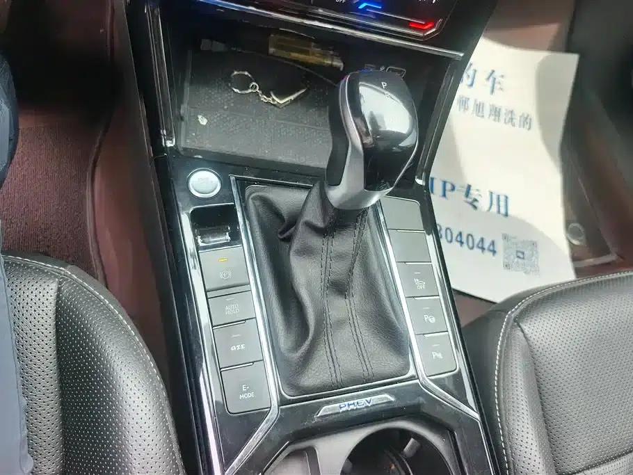 2022 Volkswagen Passat 430PHEV Hybrid Luxury Edition — миниатюра 16