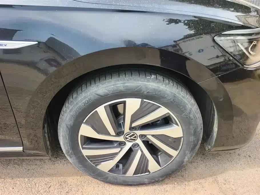 2022 Volkswagen Passat 430PHEV Hybrid Luxury Edition — миниатюра 6