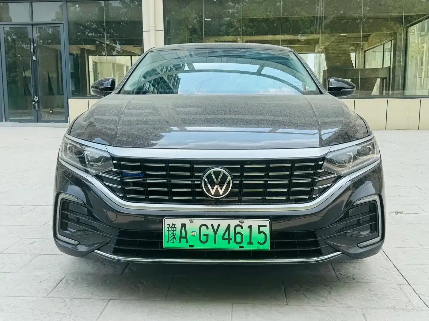 2022 Volkswagen Passat 430PHEV Hybrid Luxury Edition — миниатюра 2