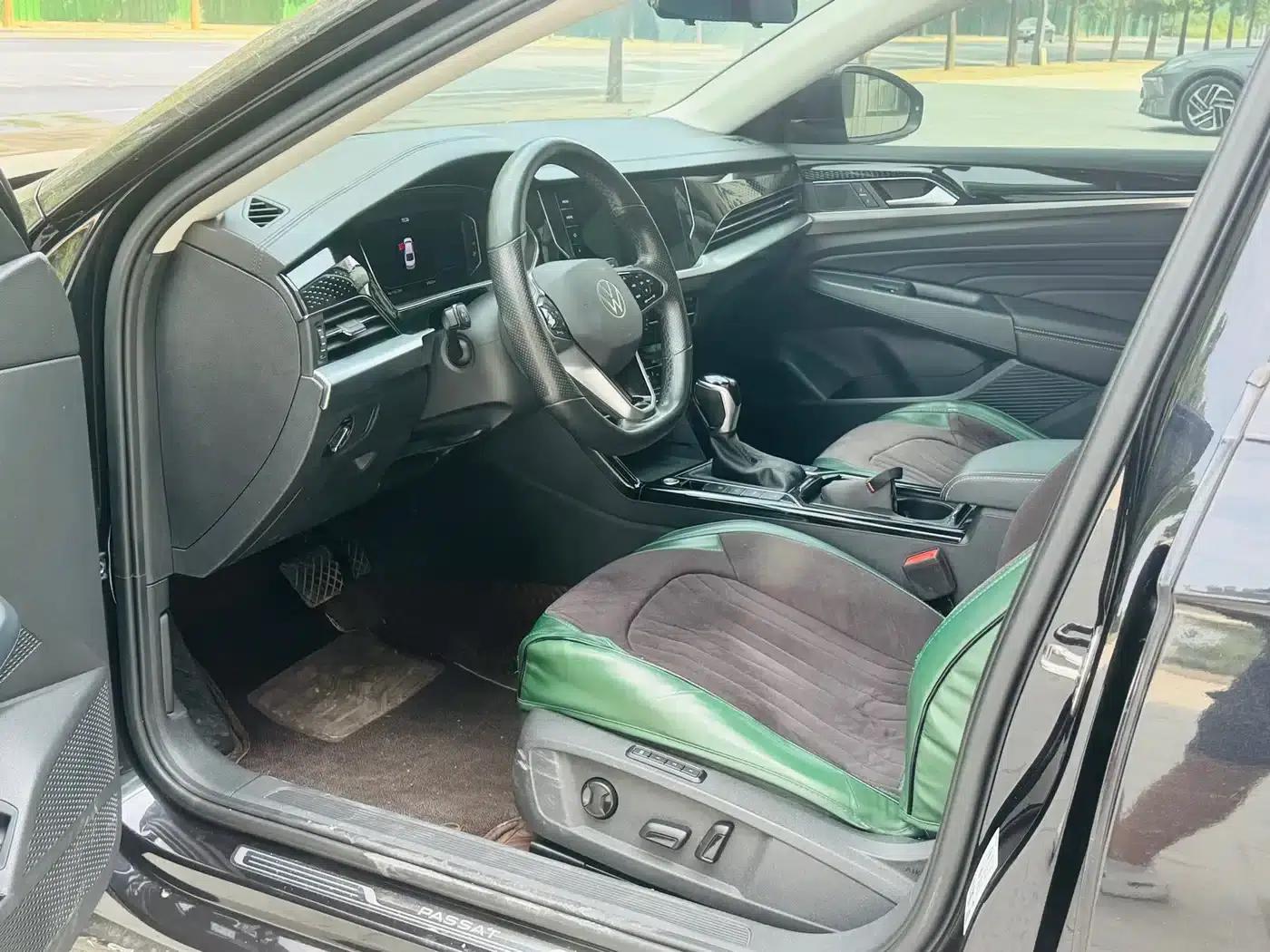 2022 Volkswagen Passat 430PHEV Hybrid Luxury Edition — миниатюра 4