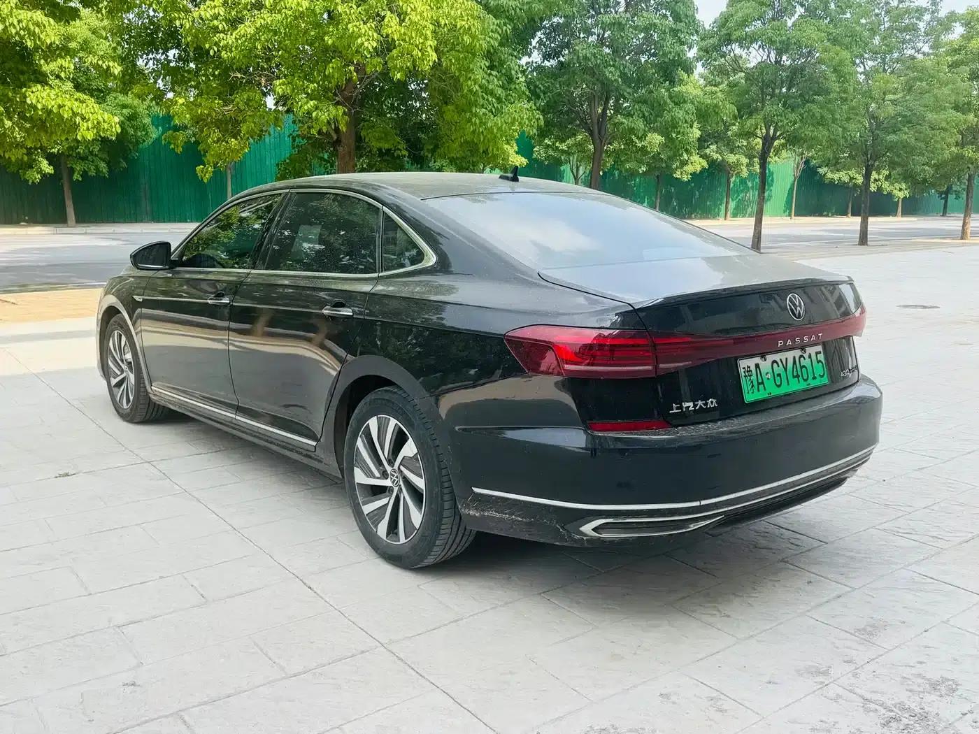 2022 Volkswagen Passat 430PHEV Hybrid Luxury Edition — миниатюра 7
