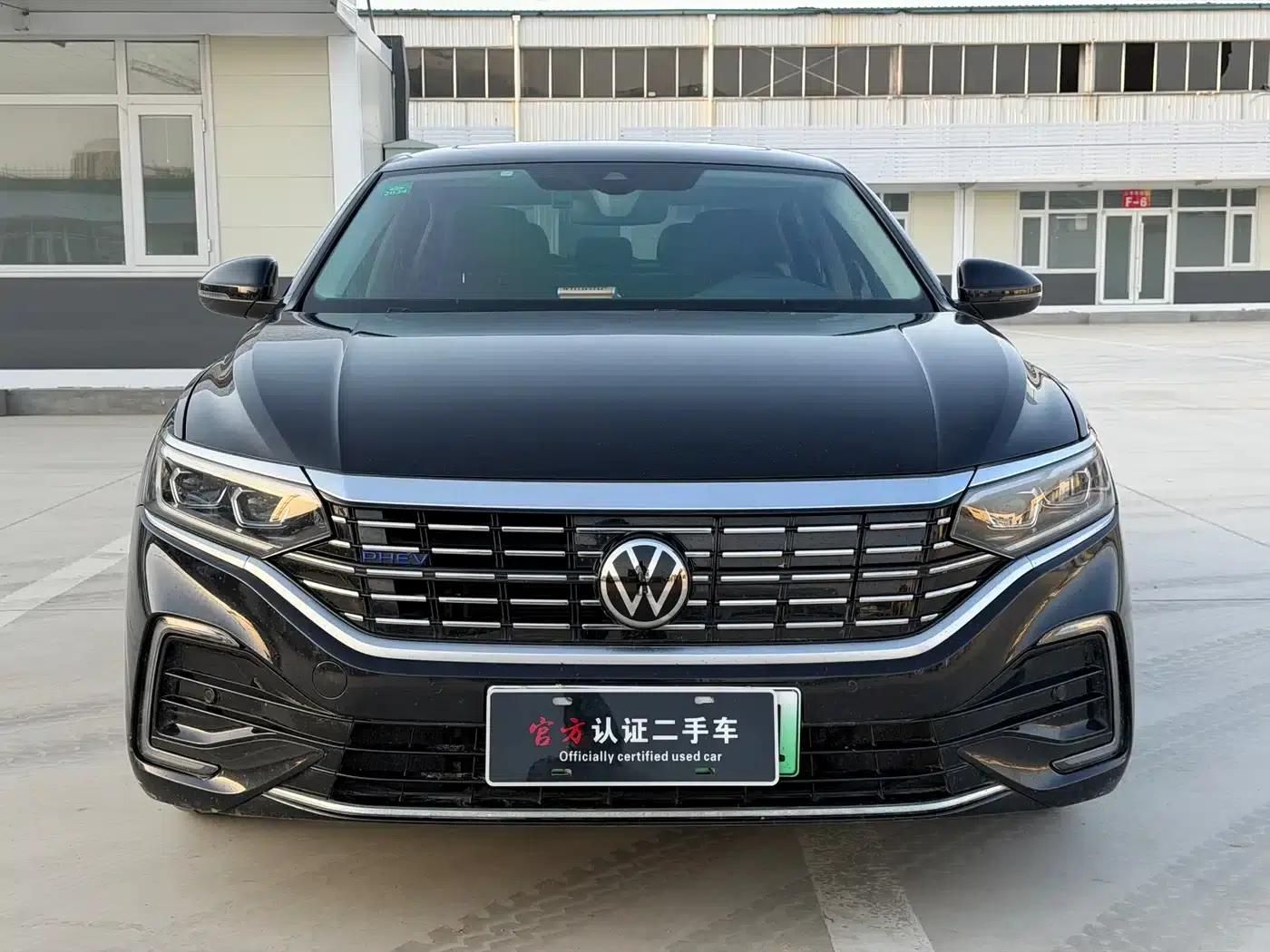 2022 Volkswagen Passat 430PHEV Hybrid Luxury Edition — миниатюра 2