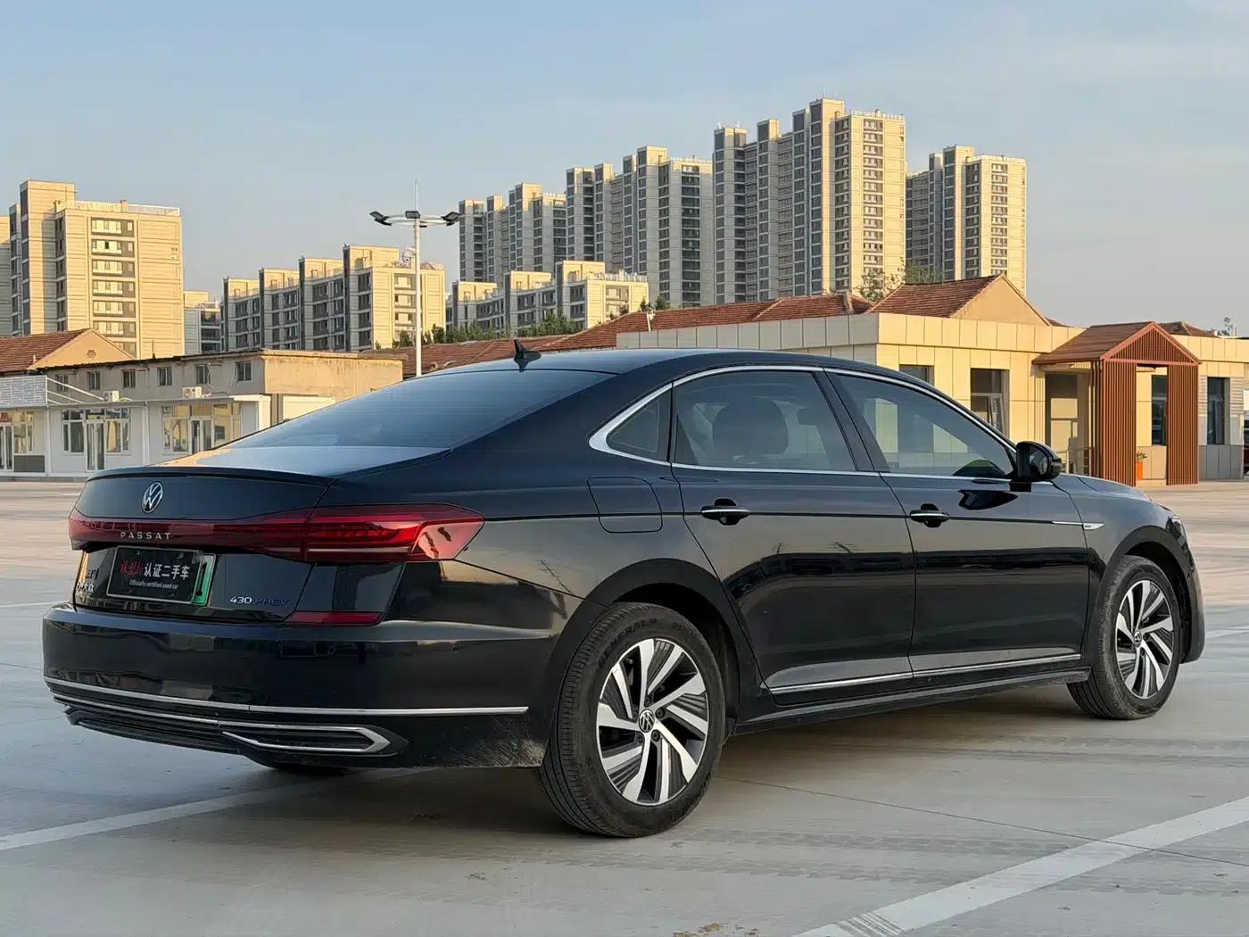 2022 Volkswagen Passat 430PHEV Hybrid Luxury Edition — миниатюра 6