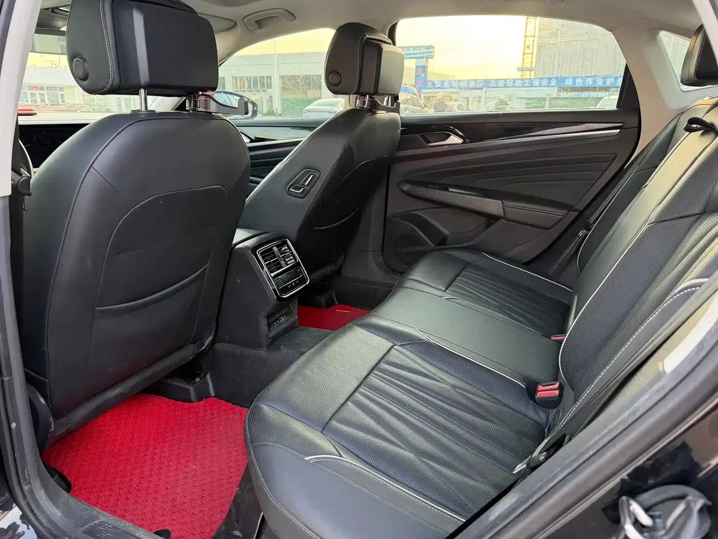2022 Volkswagen Passat 430PHEV Hybrid Luxury Edition — миниатюра 8