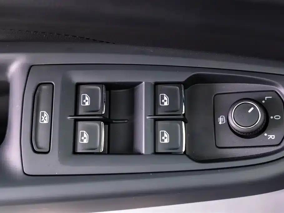 2025 Volkswagen Passat Plug-in Hybrid 430PHEV Hybrid Business Edition — миниатюра 16
