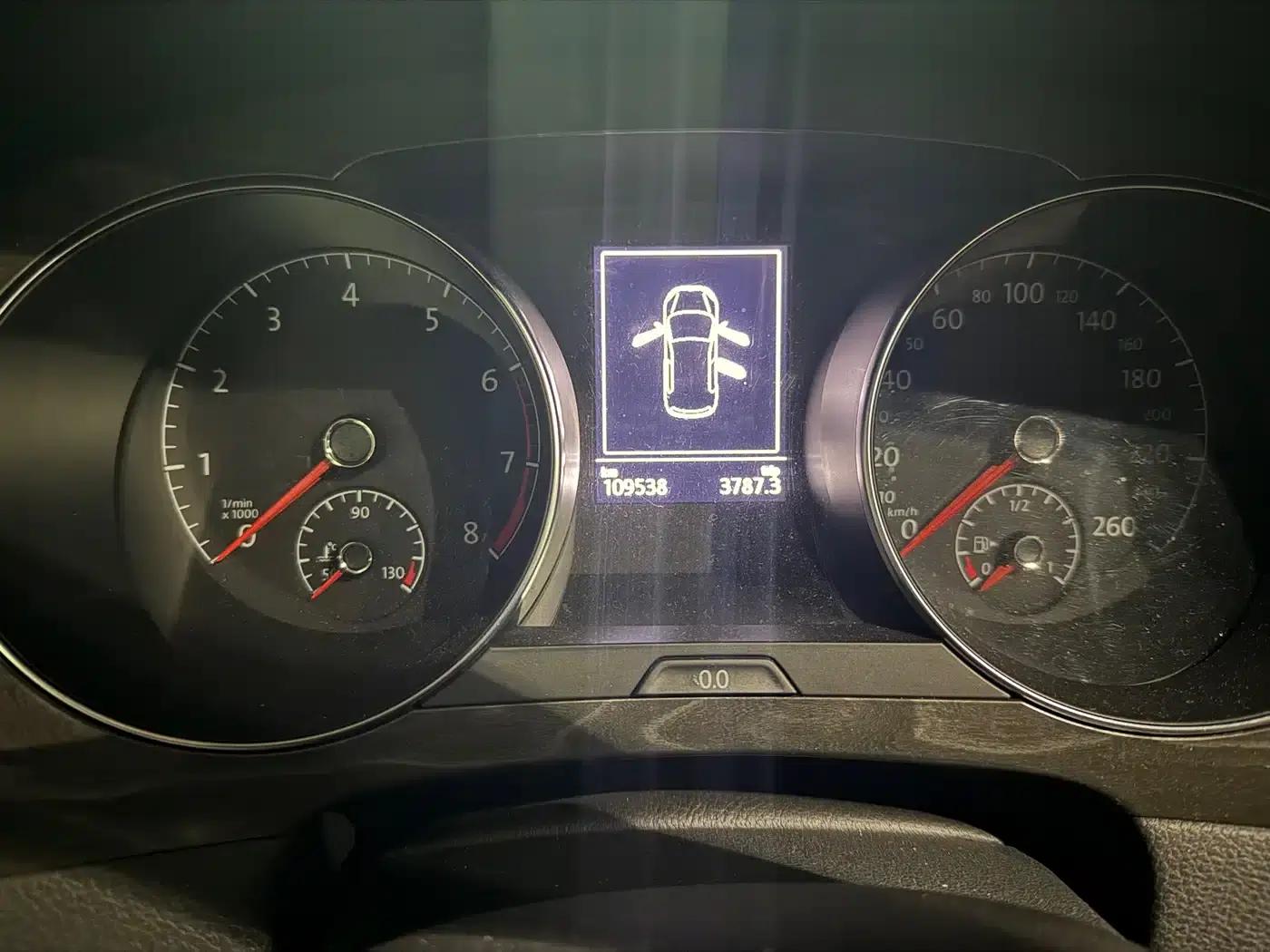 Golf Sportsvan 2016 230TSI Automatic Luxury — миниатюра 10