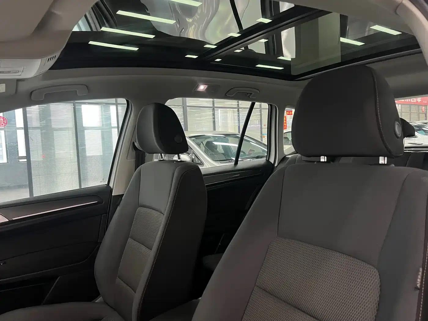 Golf Sportsvan 2016 230TSI Automatic Entry-Level Model — миниатюра 12