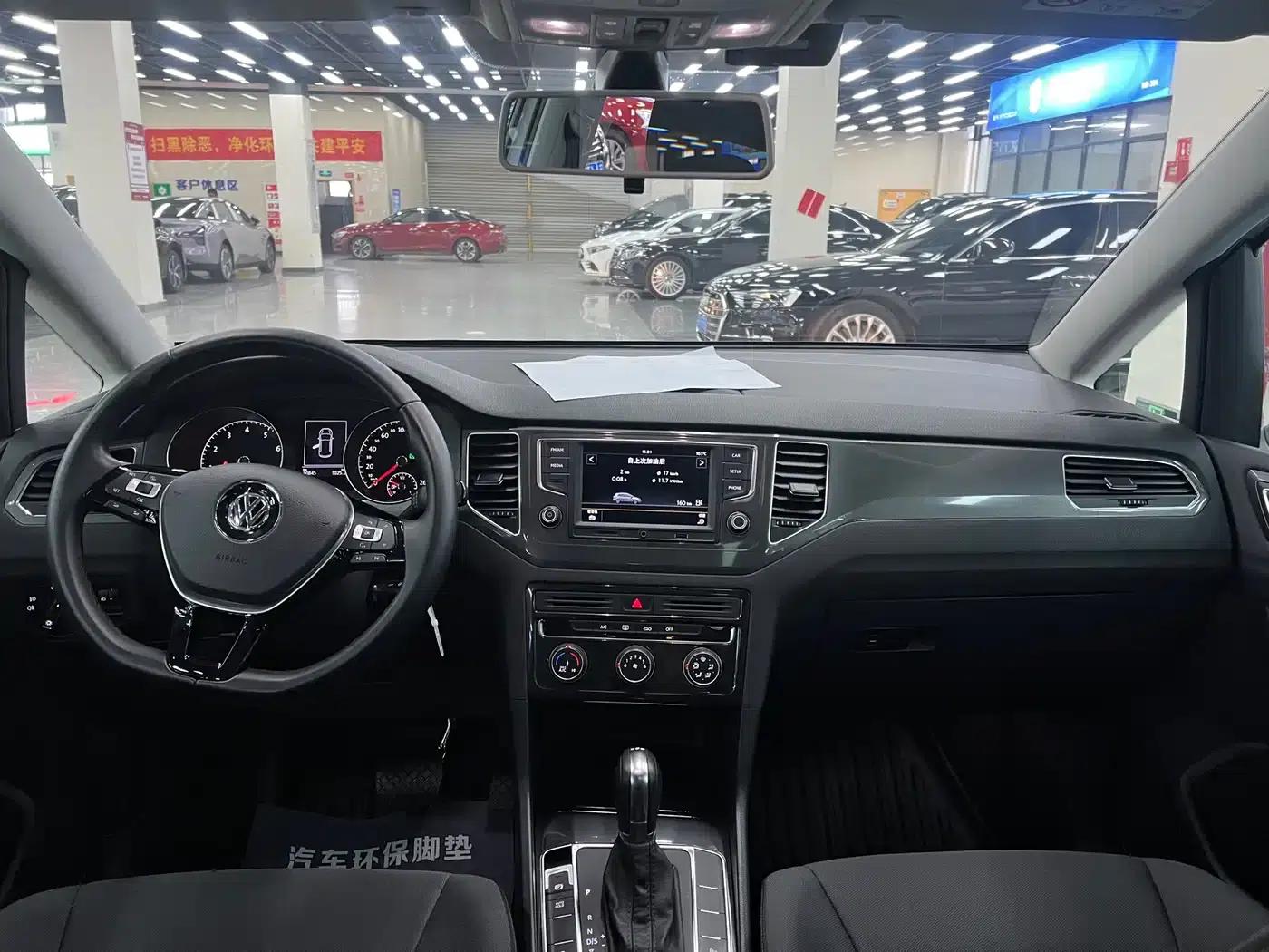 Golf Sportsvan 2016 230TSI Automatic Entry-Level Model — миниатюра 4