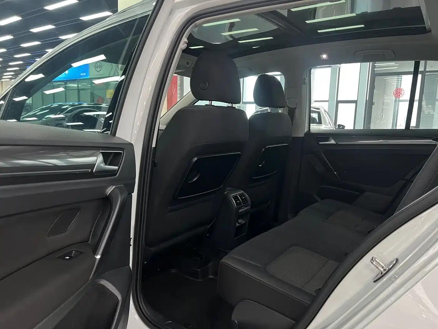 Golf Sportsvan 2016 230TSI Automatic Entry-Level Model — миниатюра 5