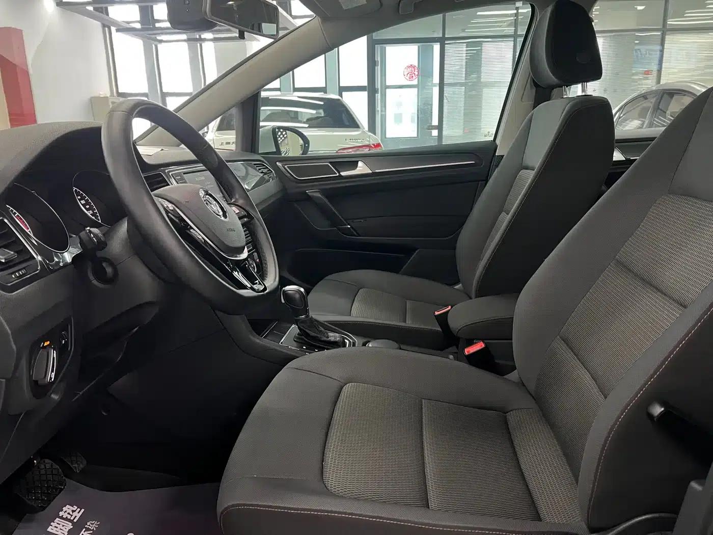 Golf Sportsvan 2016 230TSI Automatic Entry-Level Model — миниатюра 6