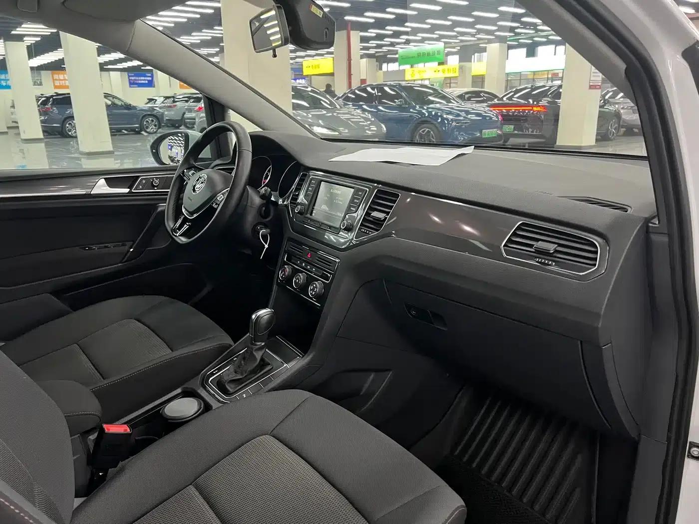 Golf Sportsvan 2016 230TSI Automatic Entry-Level Model — миниатюра 7