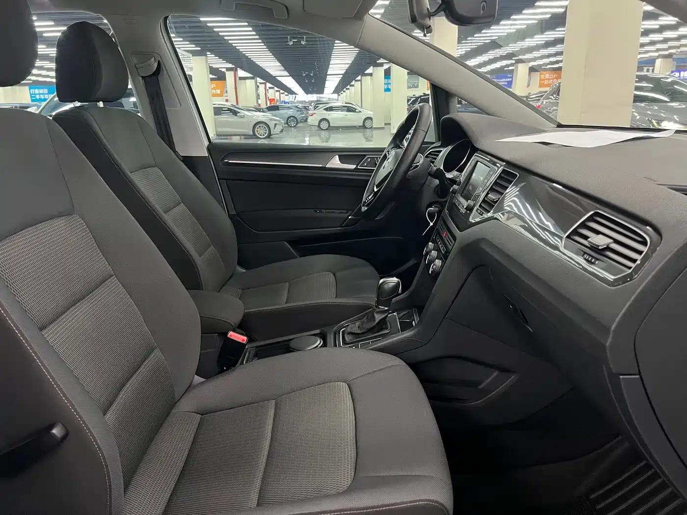 Golf Sportsvan 2016 230TSI Automatic Entry-Level Model — миниатюра 8
