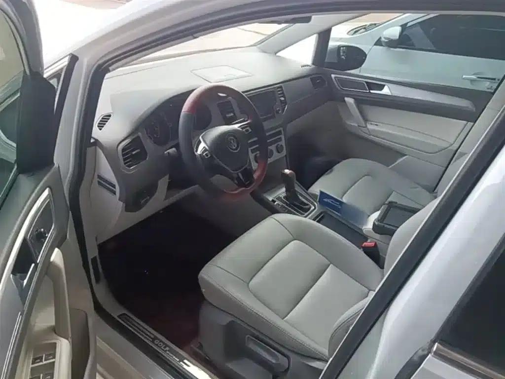 Golf Sportsvan 2016 230TSI Automatic Entry-Level Model — миниатюра 15