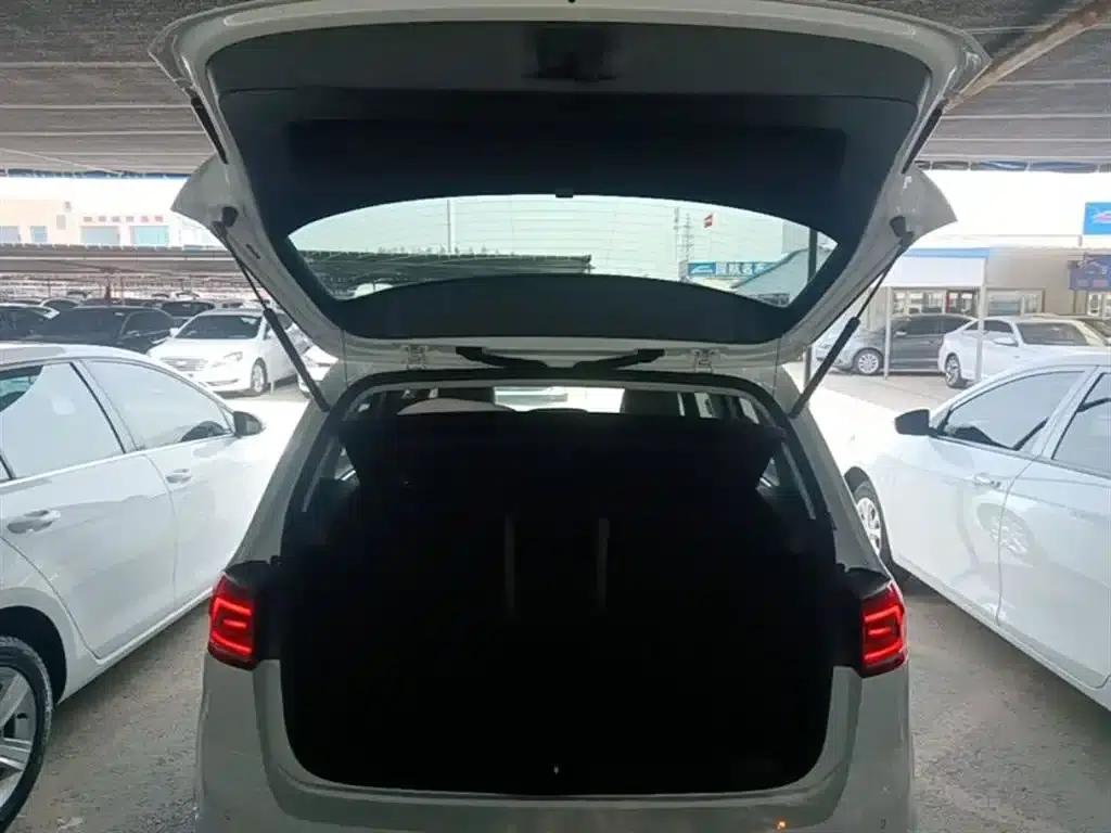Golf Sportsvan 2016 230TSI Automatic Entry-Level Model — миниатюра 19