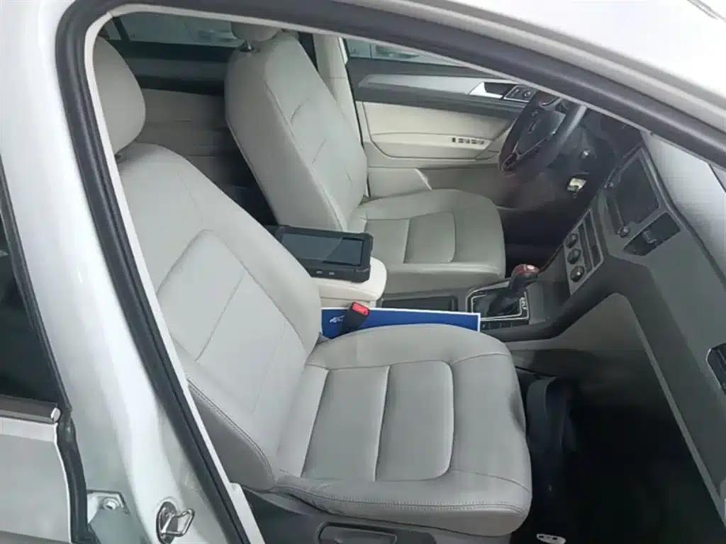 Golf Sportsvan 2016 230TSI Automatic Entry-Level Model — миниатюра 25
