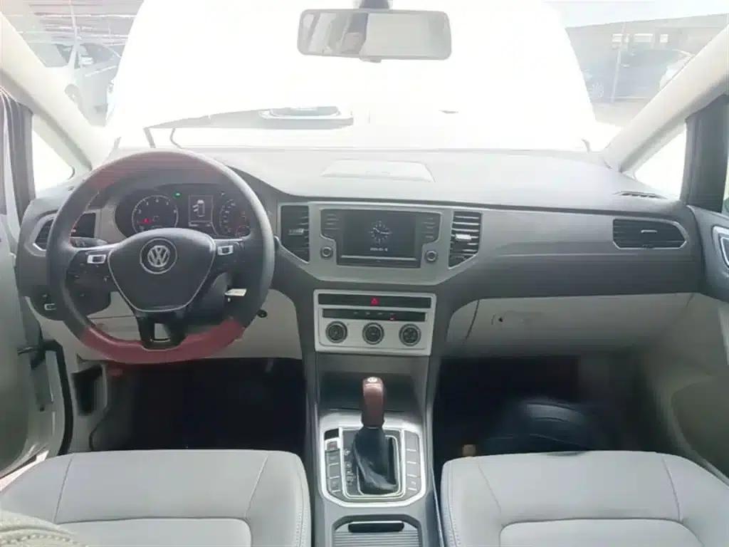 Golf Sportsvan 2016 230TSI Automatic Entry-Level Model — миниатюра 10
