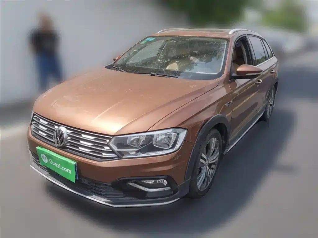 C-TREK 2017 230TSI DSG Luxury — миниатюра 1