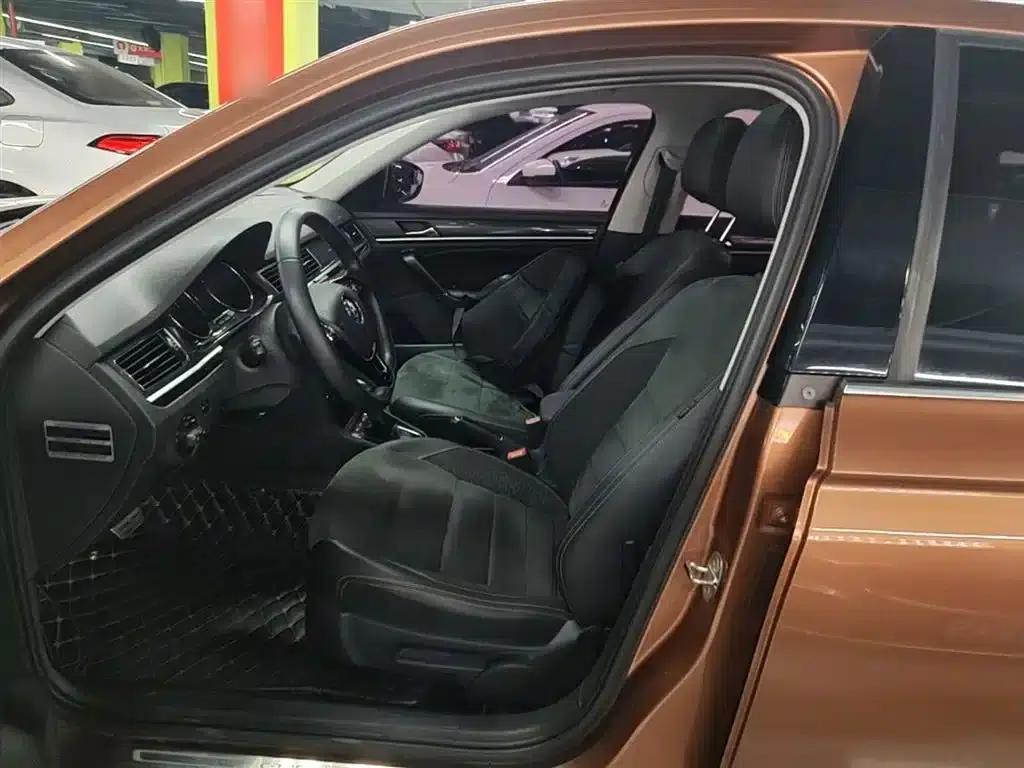 C-TREK 2017 230TSI DSG Luxury — миниатюра 11