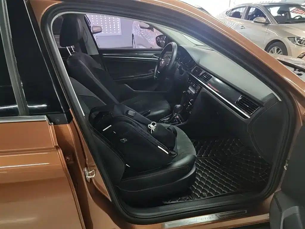C-TREK 2017 230TSI DSG Luxury — миниатюра 20