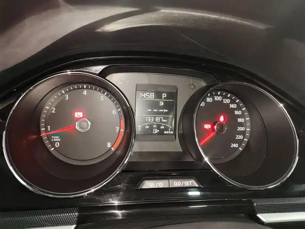 C-TREK 2017 230TSI DSG Luxury — миниатюра 8