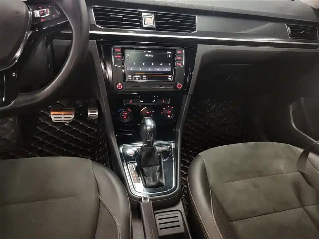 C-TREK 2017 230TSI DSG Luxury — миниатюра 10
