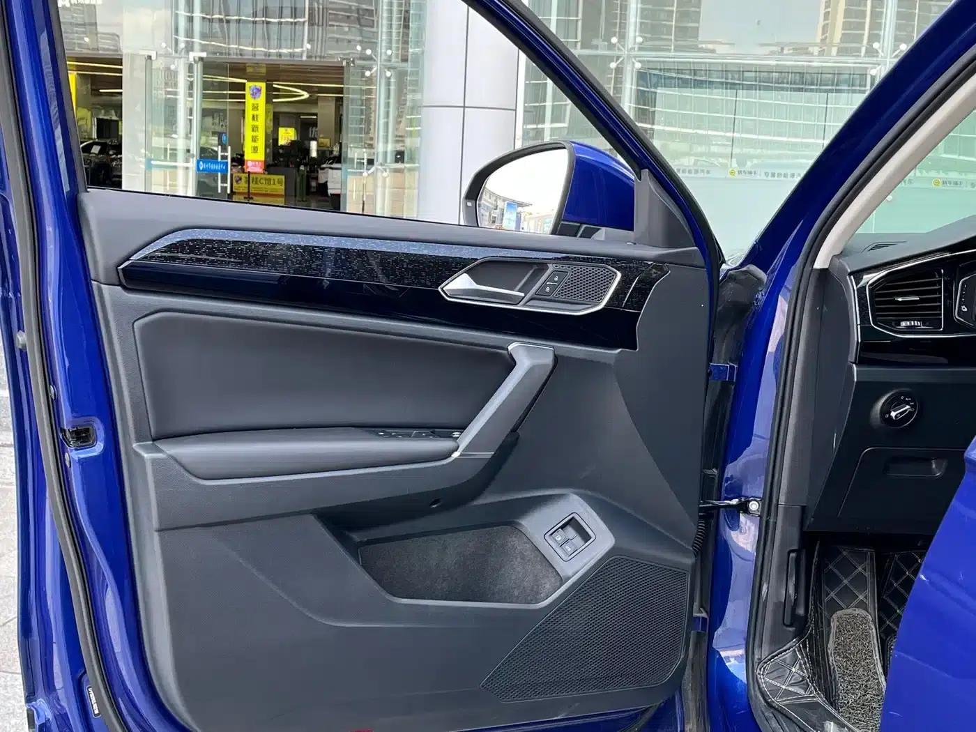 Tayron GTE Plug-in Hybrid 2020 1.4T Luxury Edition — миниатюра 13