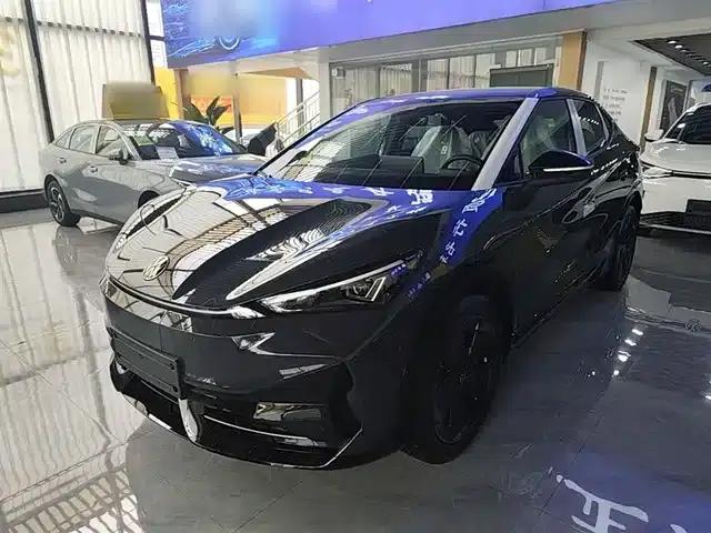 Volkswagen 06 2025 Pure