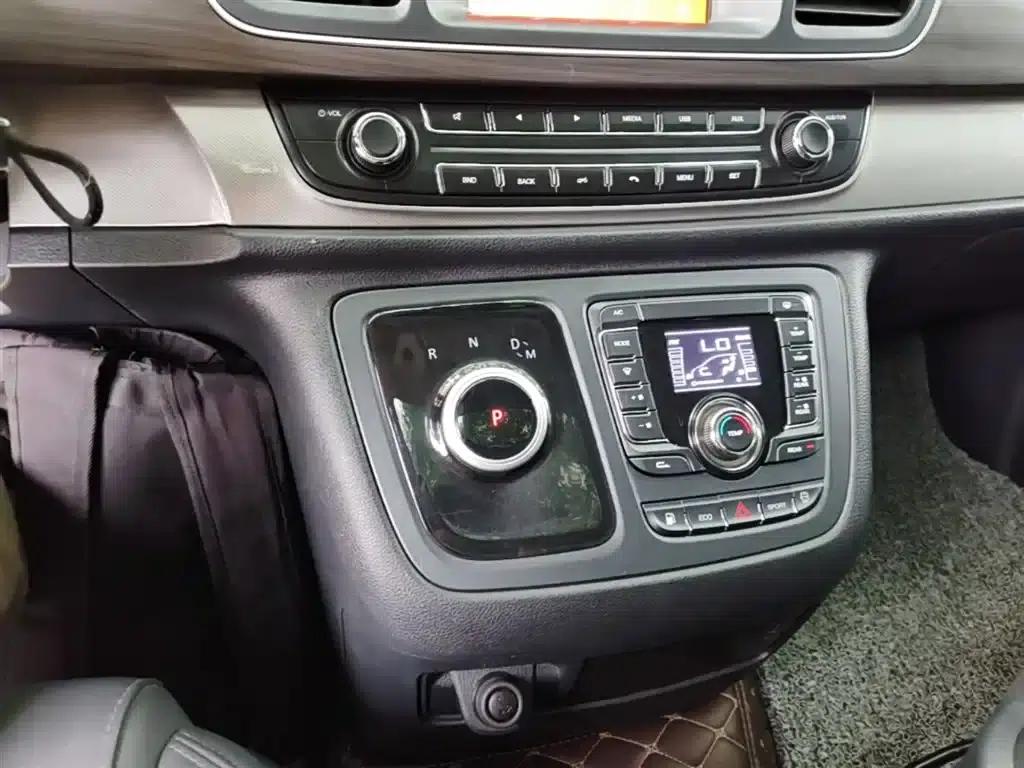 Maxus G10 2022 2.0T Automatic Elite Edition Gasoline 7-Seater — миниатюра 14