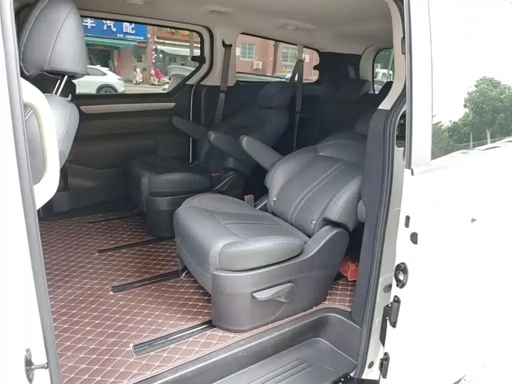 Maxus G10 2022 2.0T Automatic Elite Edition Gasoline 7-Seater — миниатюра 17